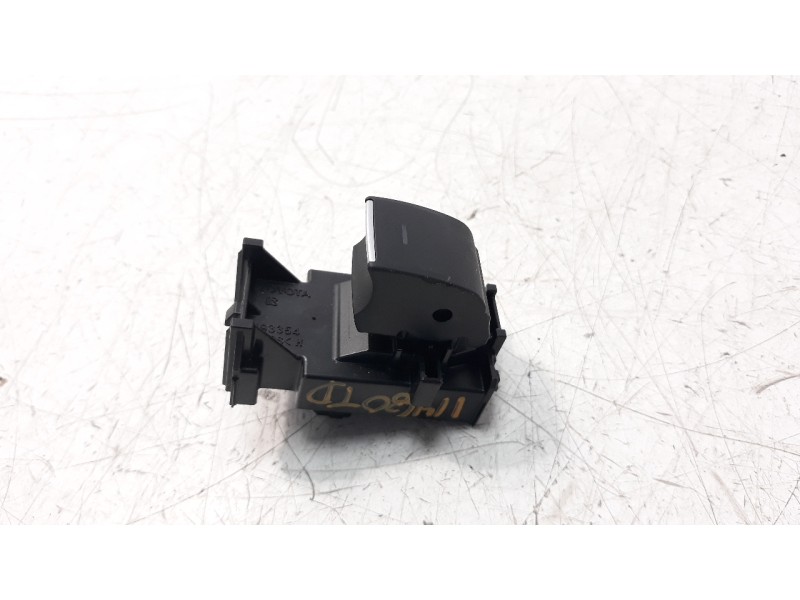 Recambio de mando elevalunas trasero derecho para toyota corolla (e21) referencia OEM IAM 8481002250  