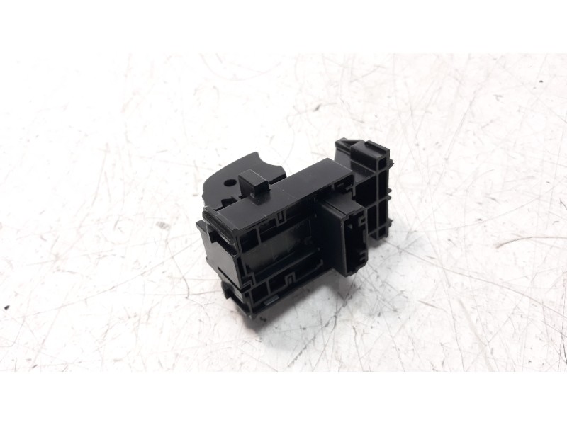 Recambio de mando elevalunas trasero derecho para toyota corolla (e21) referencia OEM IAM 8481002250  