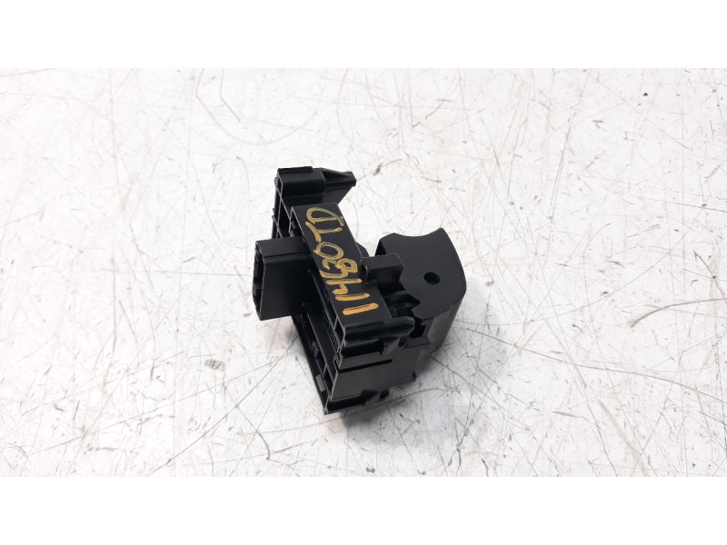 Recambio de mando elevalunas trasero derecho para toyota corolla (e21) referencia OEM IAM 8481002250  
