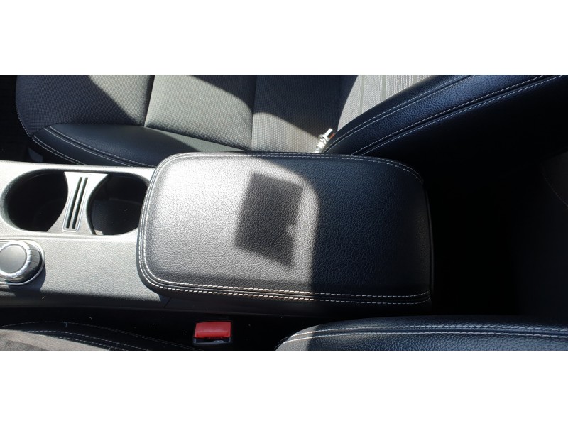 Recambio de apoyabrazos central para mercedes-benz clase a (w176) 1.8 cdi cat referencia OEM IAM 2466808901  