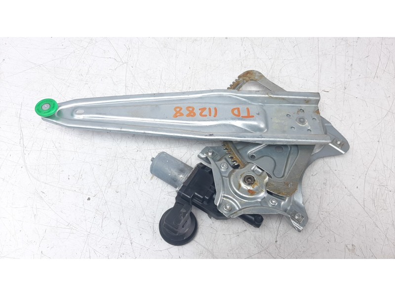 Recambio de elevalunas trasero derecho para toyota hilux (kun) referencia OEM IAM 698030K120  