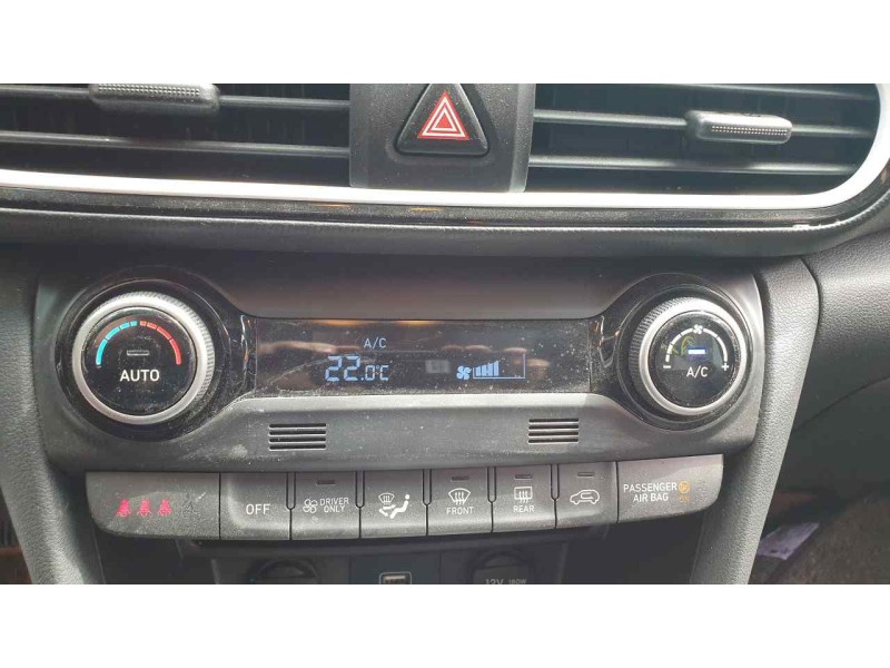 Recambio de mando climatizador para hyundai kona referencia OEM IAM 97250CM070  