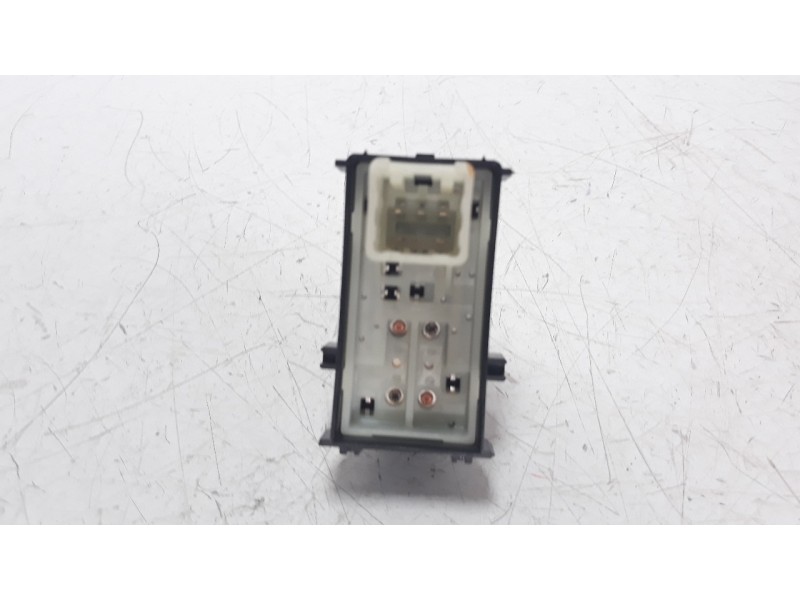 Recambio de mando elevalunas trasero derecho para toyota hilux (kun) referencia OEM IAM 848100K080  