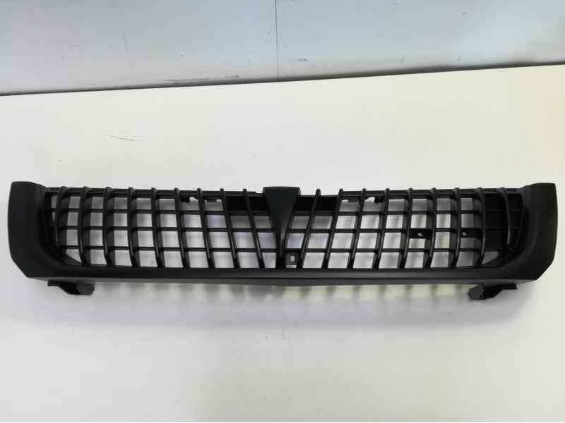 Recambio de rejilla paragolpes central para mitsubishi montero sport (k90) referencia OEM IAM MR221211 108703203 