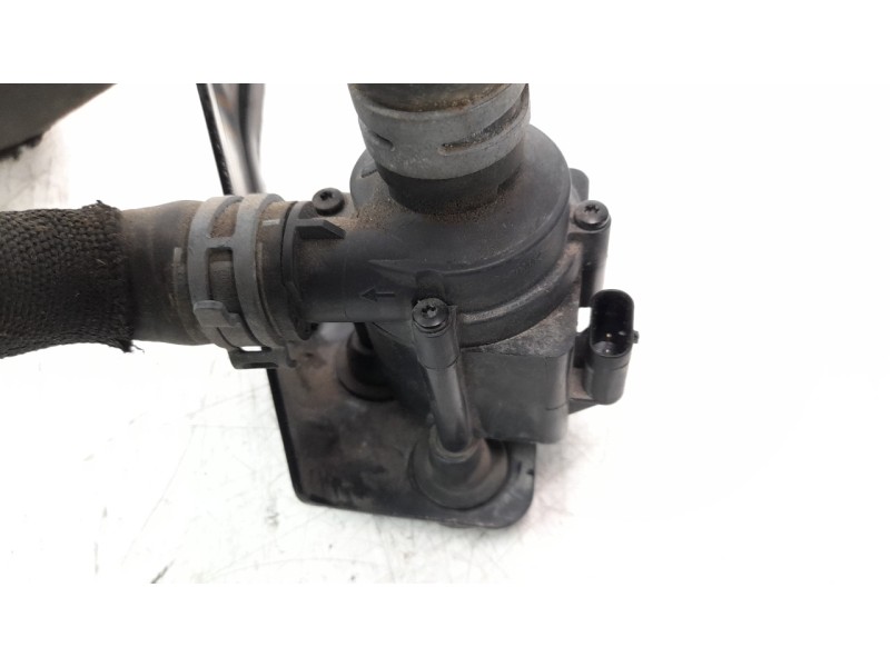 Recambio de bomba agua para audi q7 4mg referencia OEM IAM 8K0819147A  