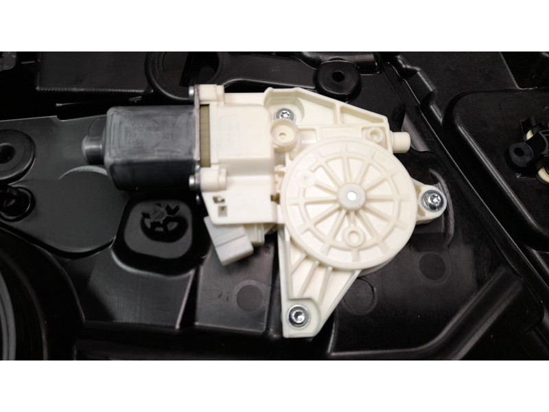 Recambio de elevalunas delantero derecho para mercedes-benz clase a (w176) 1.8 cdi cat referencia OEM IAM 1767206600 106143615 