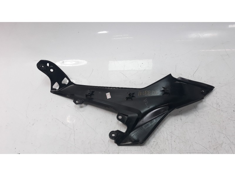 Recambio de moldura para kawasaki ninja 650 referencia OEM IAM 360010651  