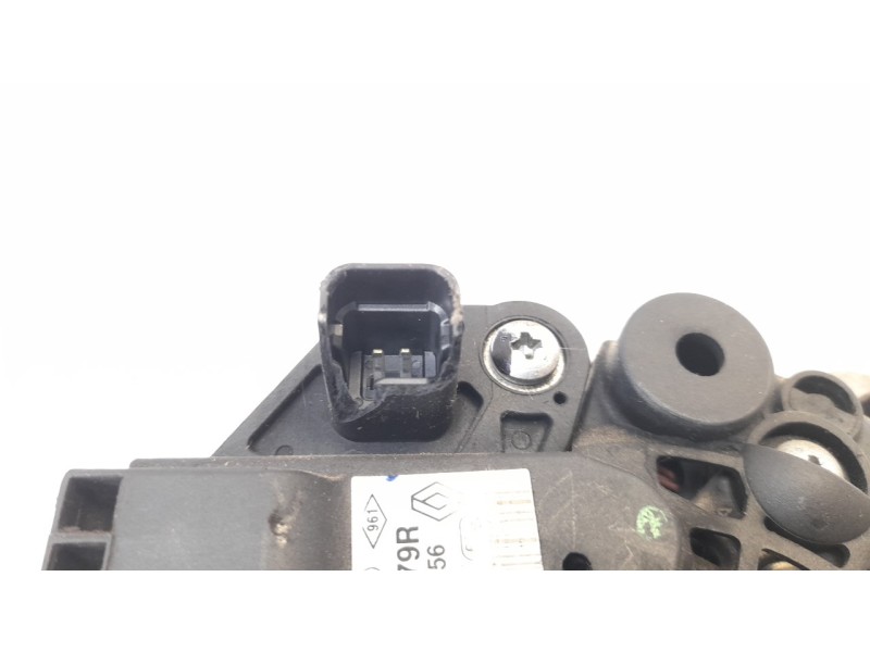 Recambio de alternador para dacia sandero 0.9 tce cat referencia OEM IAM 231005079R  