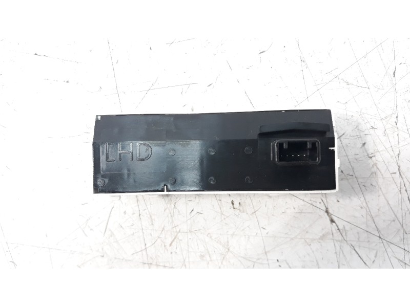 Recambio de pantalla multifuncion para toyota corolla (e21) referencia OEM IAM 8395002520A  