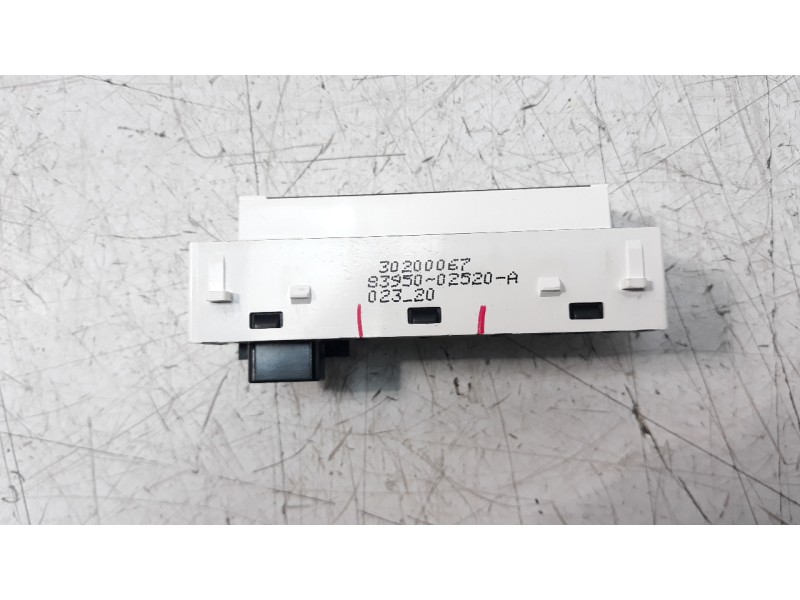 Recambio de pantalla multifuncion para toyota corolla (e21) referencia OEM IAM 8395002520A  