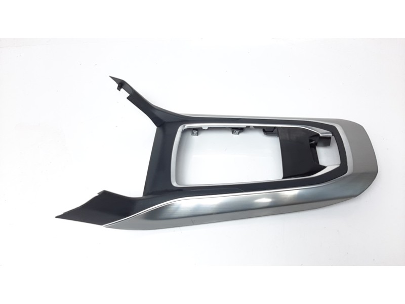 Recambio de moldura para peugeot 308 1.2 12v e-thp referencia OEM IAM 98088086XU  