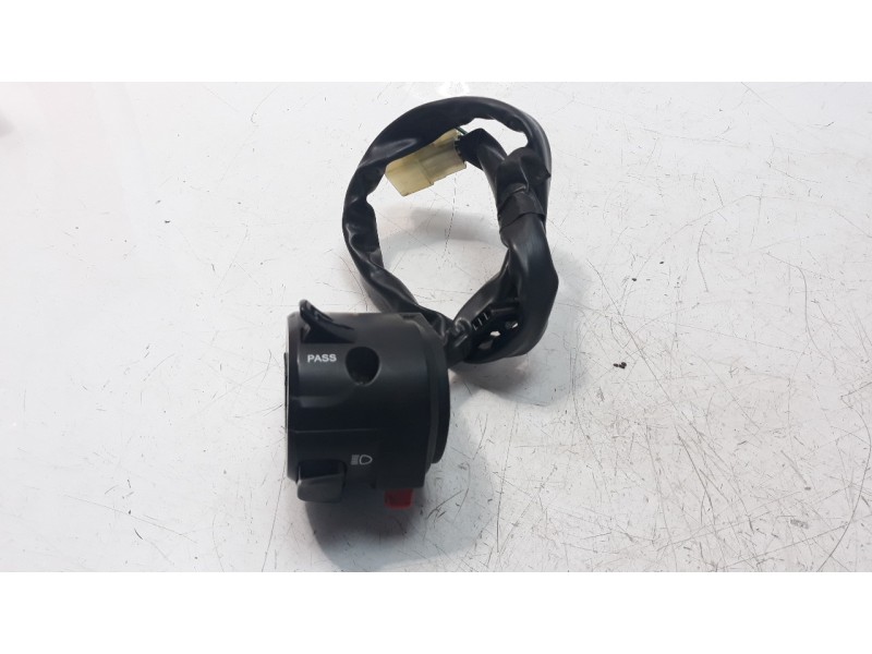 Recambio de piña luces izquierda para kawasaki ninja 650 referencia OEM IAM 460910118  