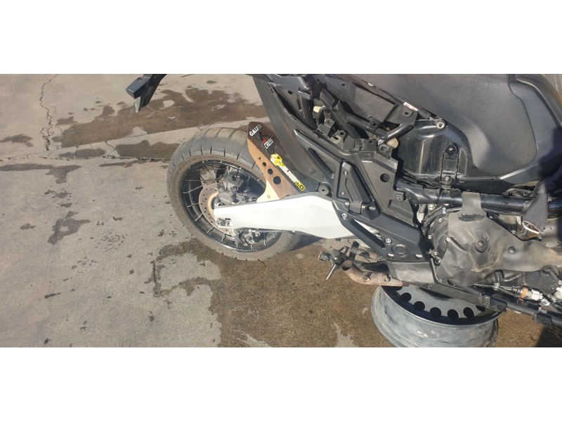 Recambio de basculante para honda x-adv x-adv referencia OEM IAM 52200MKHD00  