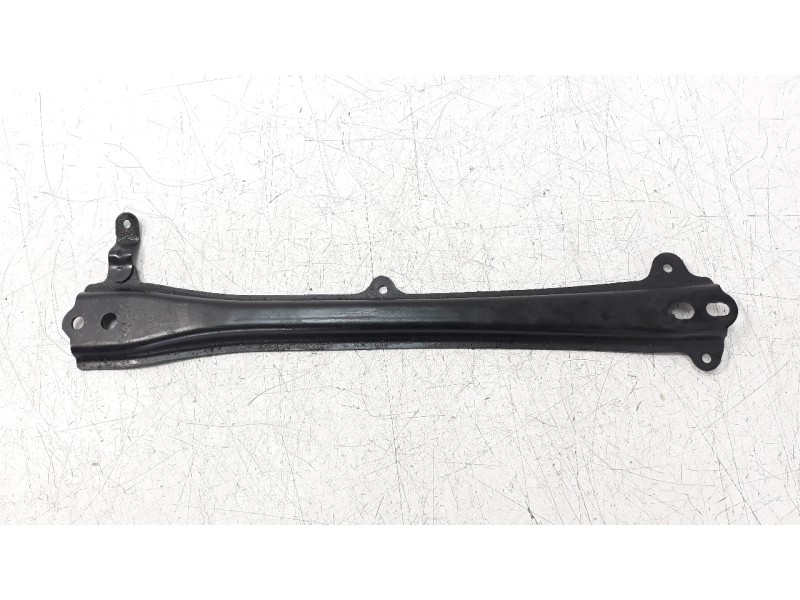 Recambio de travesaño inferior para toyota corolla (e21) referencia OEM IAM 5110802110  