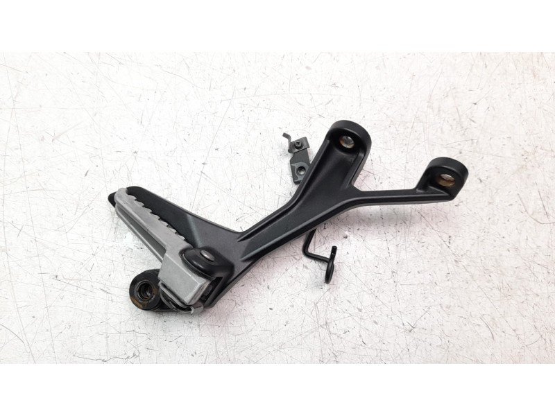 Recambio de estribo para kawasaki ninja 400 referencia OEM IAM 350631410  