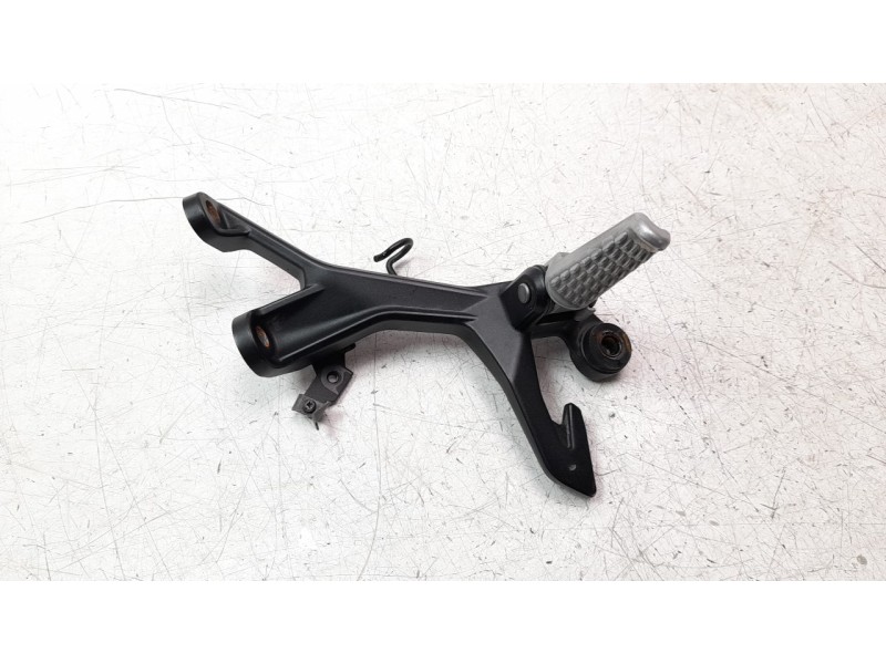 Recambio de estribo para kawasaki ninja 400 referencia OEM IAM 350631410  