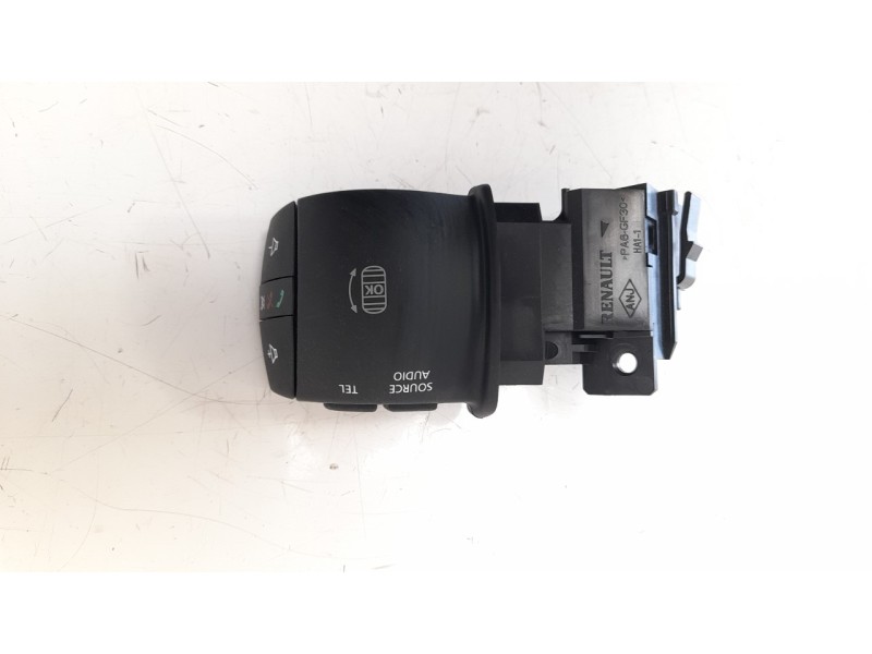 Recambio de mando volante para renault megane iii berlina 5 p limited referencia OEM IAM 255529492R  