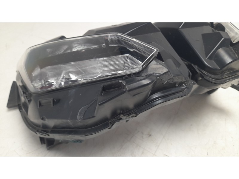 Recambio de faro delantero para honda x-adv x-adv referencia OEM IAM 33100MKHC01  