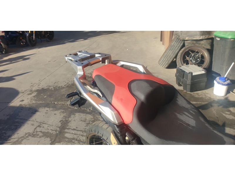 Recambio de agarradera trasera para honda x-adv x-adv referencia OEM IAM 77330MKHD00ZB  