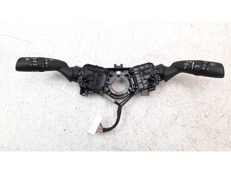 Recambio de mando multifuncion para toyota corolla (e21) hybrid style referencia OEM IAM 8465202A30  