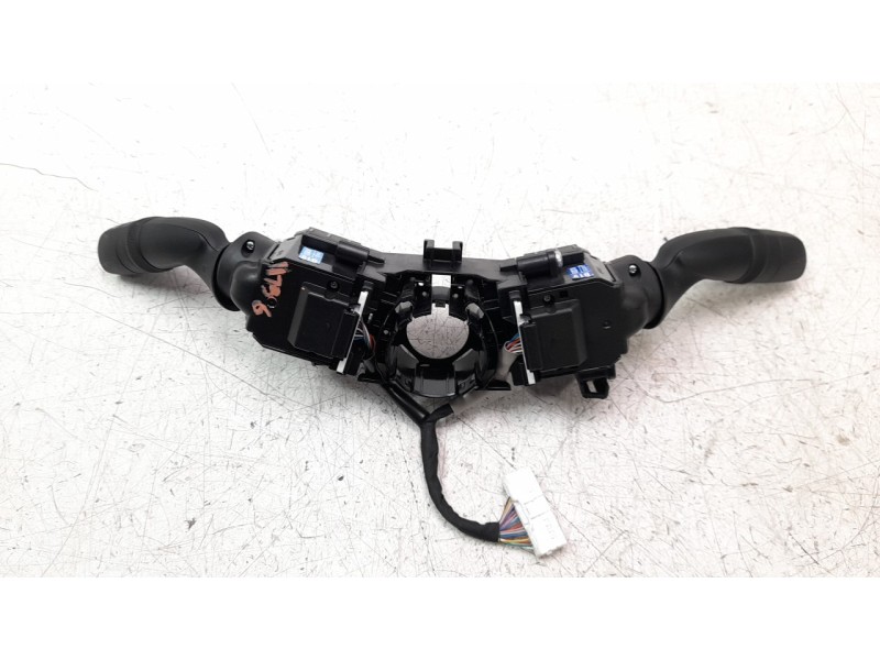 Recambio de mando multifuncion para toyota corolla (e21) hybrid style referencia OEM IAM 8465202A30  