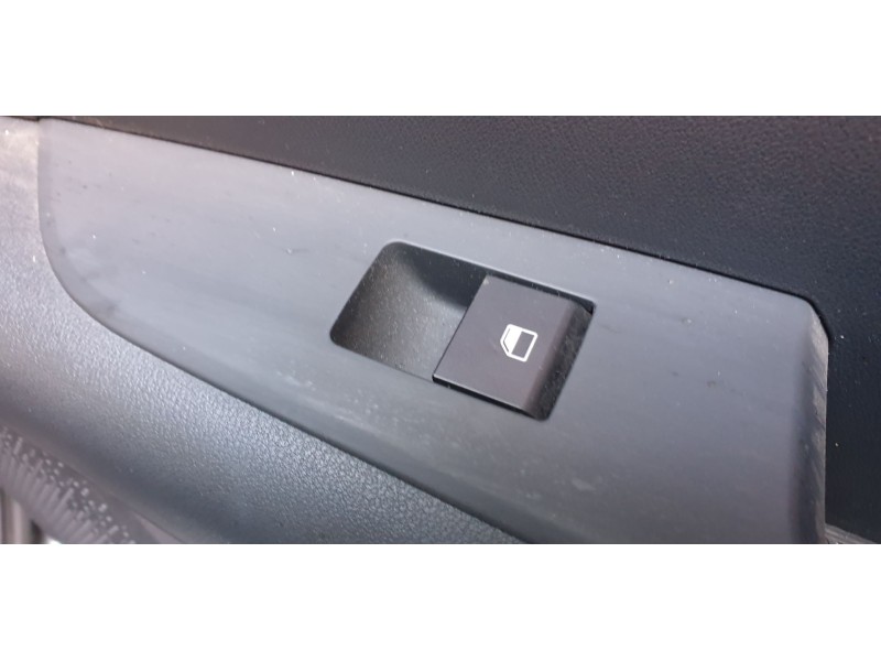 Recambio de mando elevalunas trasero derecho para kia niro (sg2) hybrid concept referencia OEM IAM 93681AT000  