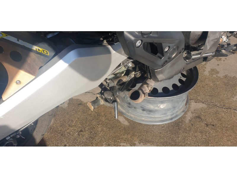 Recambio de caballete central para honda x-adv x-adv referencia OEM IAM 50500MKHD00  