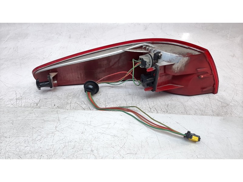Recambio de piloto trasero derecho para peugeot 607 (s1) básico referencia OEM IAM 6351N1  