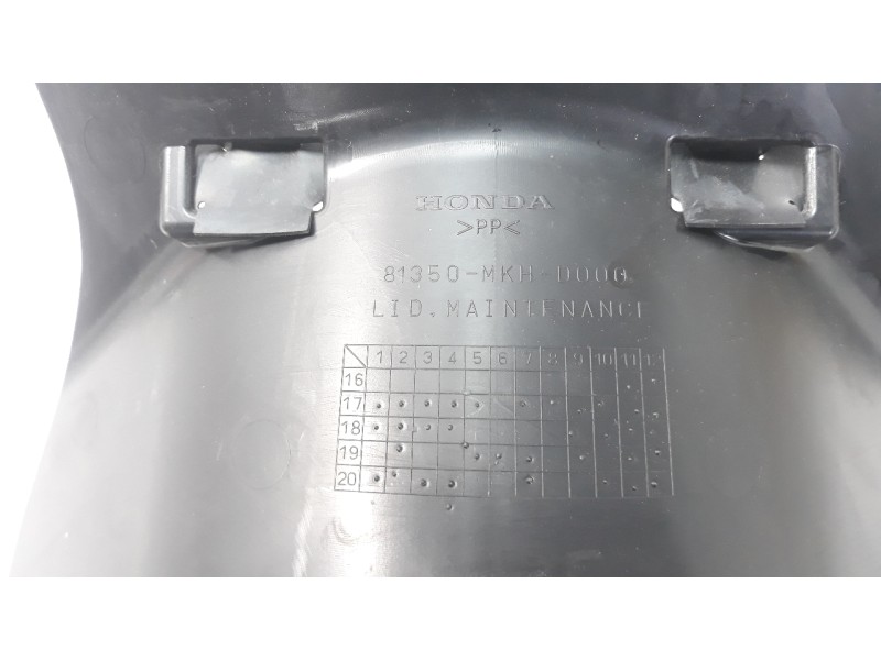 Recambio de moldura para honda x-adv referencia OEM IAM 81350MKHD000  