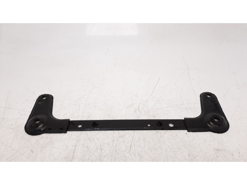 Recambio de travesaño inferior para renault clio iv 1.2 16v referencia OEM IAM 8200537419  