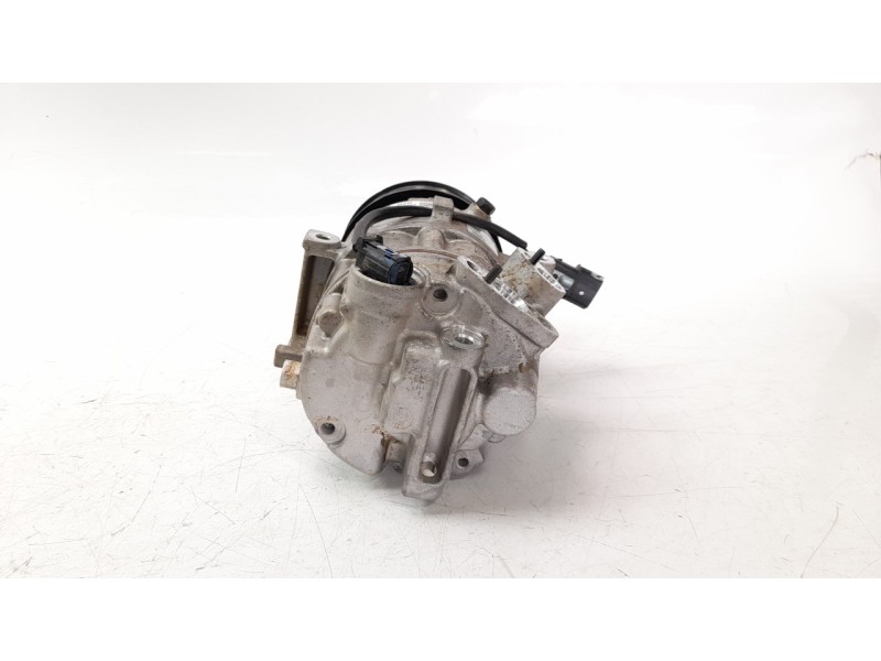 Recambio de alternador para hyundai tucson referencia OEM IAM 373002M420  