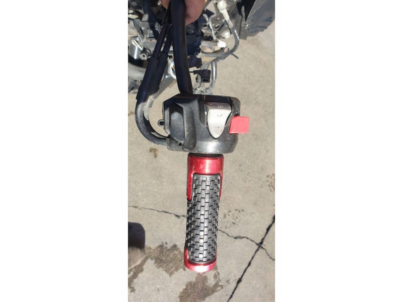 Recambio de piña luces derecha para honda x-adv x-adv referencia OEM IAM 35130MKHD01  