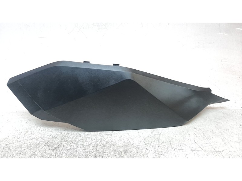 Recambio de moldura para honda x-adv x-adv referencia OEM IAM 77261MKTD000  