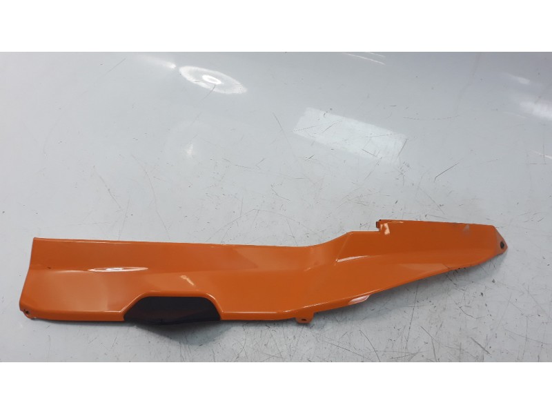 Recambio de moldura para lambretta v200 special flex special flex referencia OEM IAM 83620XK10000  