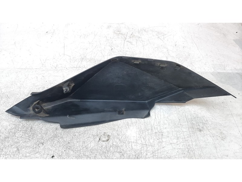 Recambio de moldura para honda x-adv x-adv referencia OEM IAM 77261MKTD000  