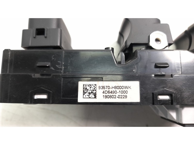 Recambio de mando elevalunas delantero izquierdo para kia stonic (ybcuv) 1.6 crdi cat referencia OEM IAM 93570H8000WK  