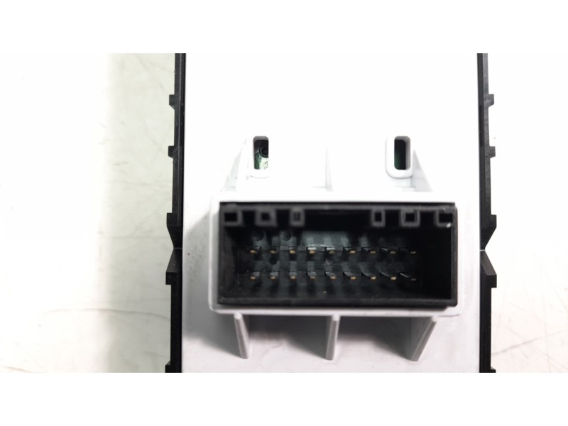 Recambio de mando elevalunas delantero izquierdo para kia stonic (ybcuv) 1.6 crdi cat referencia OEM IAM 93570H8000WK  