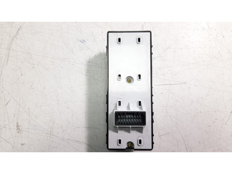 Recambio de mando elevalunas delantero izquierdo para kia stonic (ybcuv) 1.6 crdi cat referencia OEM IAM 93570H8000WK  