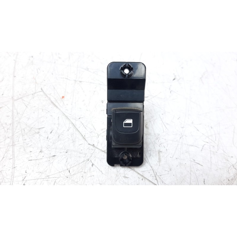 Recambio de mando elevalunas trasero derecho para kia stonic (ybcuv) 1.6 crdi cat referencia OEM IAM 93590H8000WK  