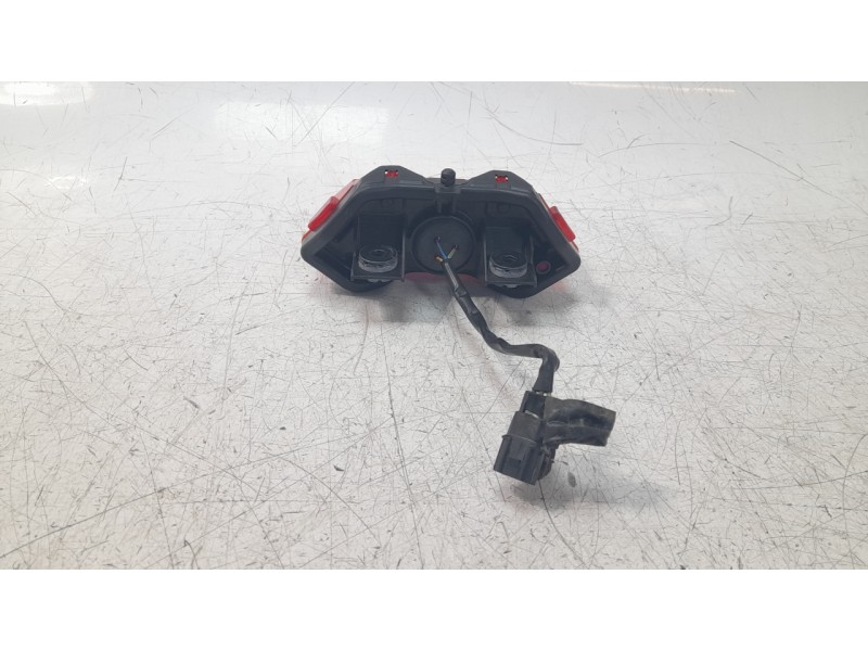 Recambio de piloto trasero central para honda x-adv x-adv referencia OEM IAM 33701MKTD01  