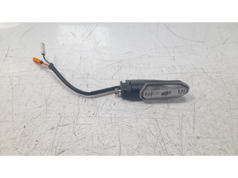 Recambio de piloto trasero izquierdo para honda x-adv x-adv referencia OEM IAM 33650MKHD01  