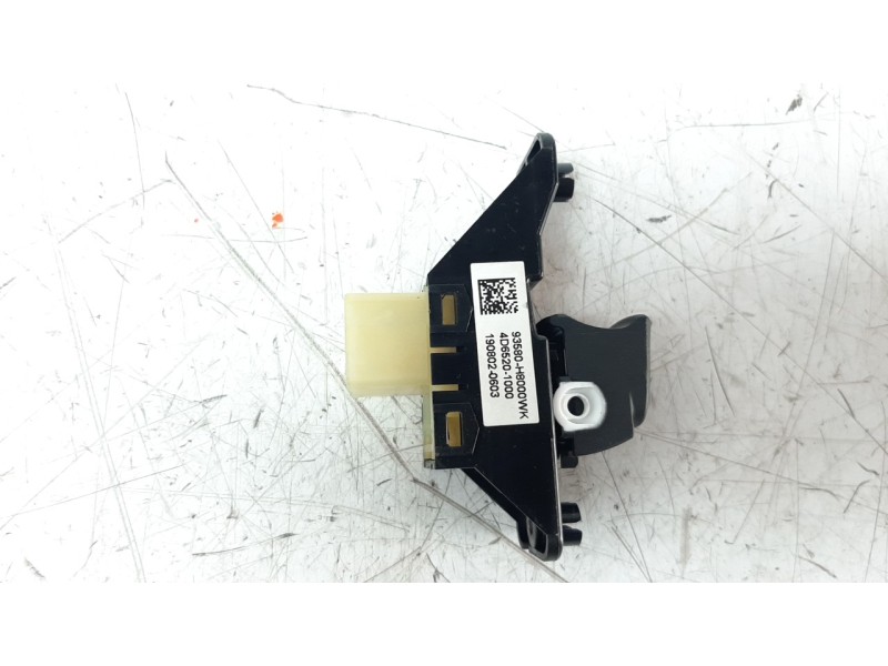 Recambio de mando elevalunas trasero izquierdo para kia stonic (ybcuv) 1.6 crdi cat referencia OEM IAM 93590H8000WK  