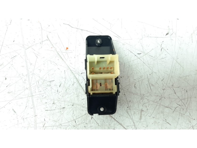 Recambio de mando elevalunas trasero izquierdo para kia stonic (ybcuv) 1.6 crdi cat referencia OEM IAM 93590H8000WK  