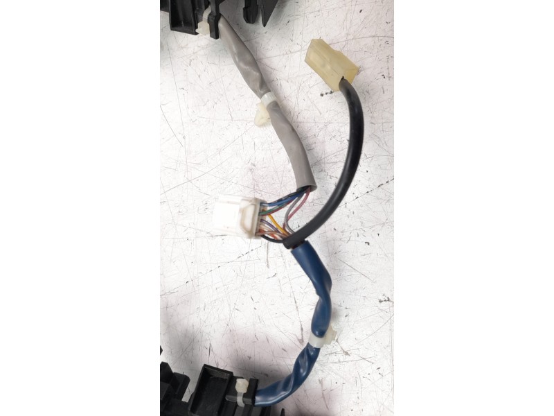 Recambio de mando volante para mazda cx-5 2.2 turbodiesel cat referencia OEM IAM 75E504  