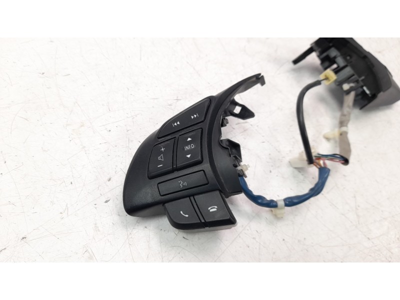 Recambio de mando volante para mazda cx-5 2.2 turbodiesel cat referencia OEM IAM 75E504  