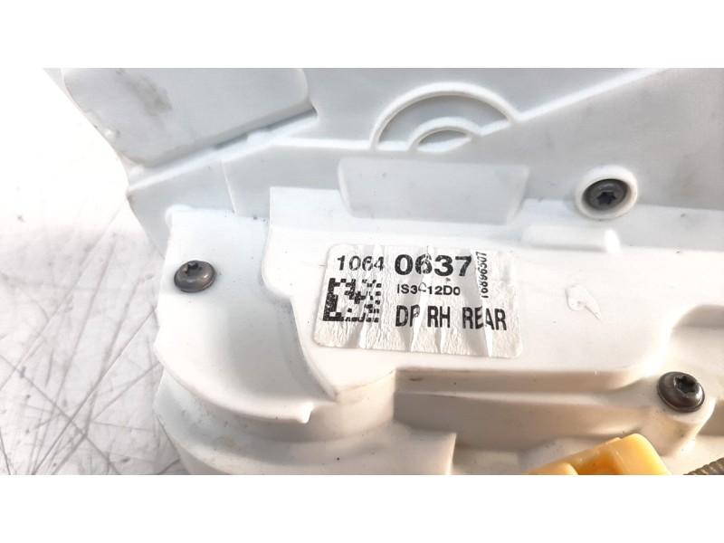 Recambio de cerradura puerta trasera derecha para mg hs comfort referencia OEM IAM 10640637  