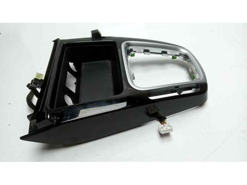 Recambio de moldura para kia ceed 1.4 cat referencia OEM IAM 84615J7010  