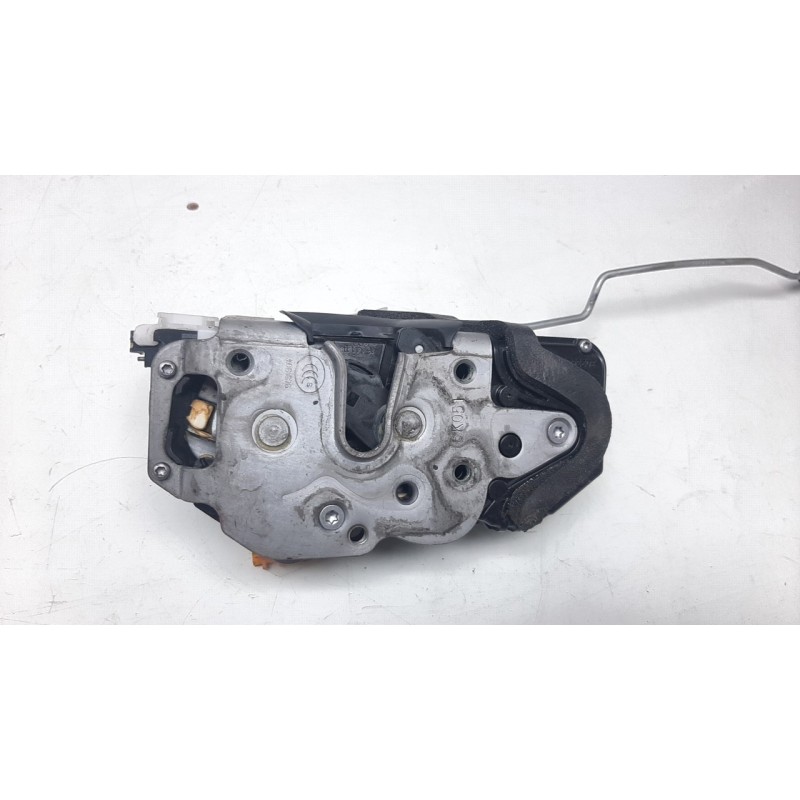 Recambio de cerradura puerta delantera derecha para opel insignia berlina 1.6 cdti dpf referencia OEM IAM 3023880  