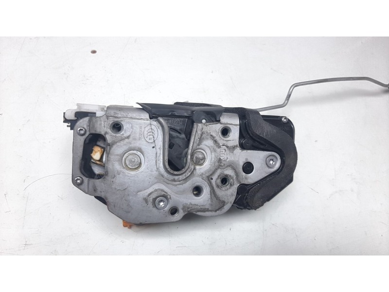 Recambio de cerradura puerta delantera derecha para opel insignia berlina 1.6 cdti dpf referencia OEM IAM 3023880  