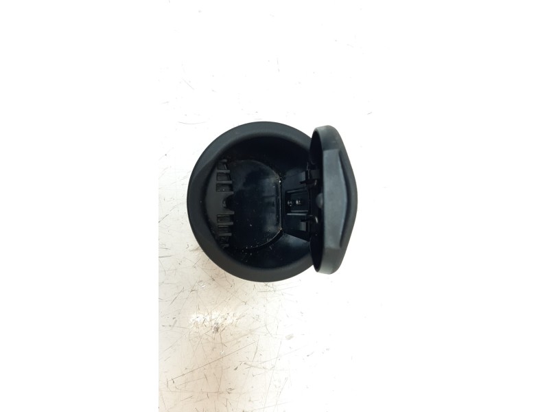 Recambio de cenicero para ford fiesta (ce1) 1.0 ecoboost cat referencia OEM IAM 8V415404788ABW  